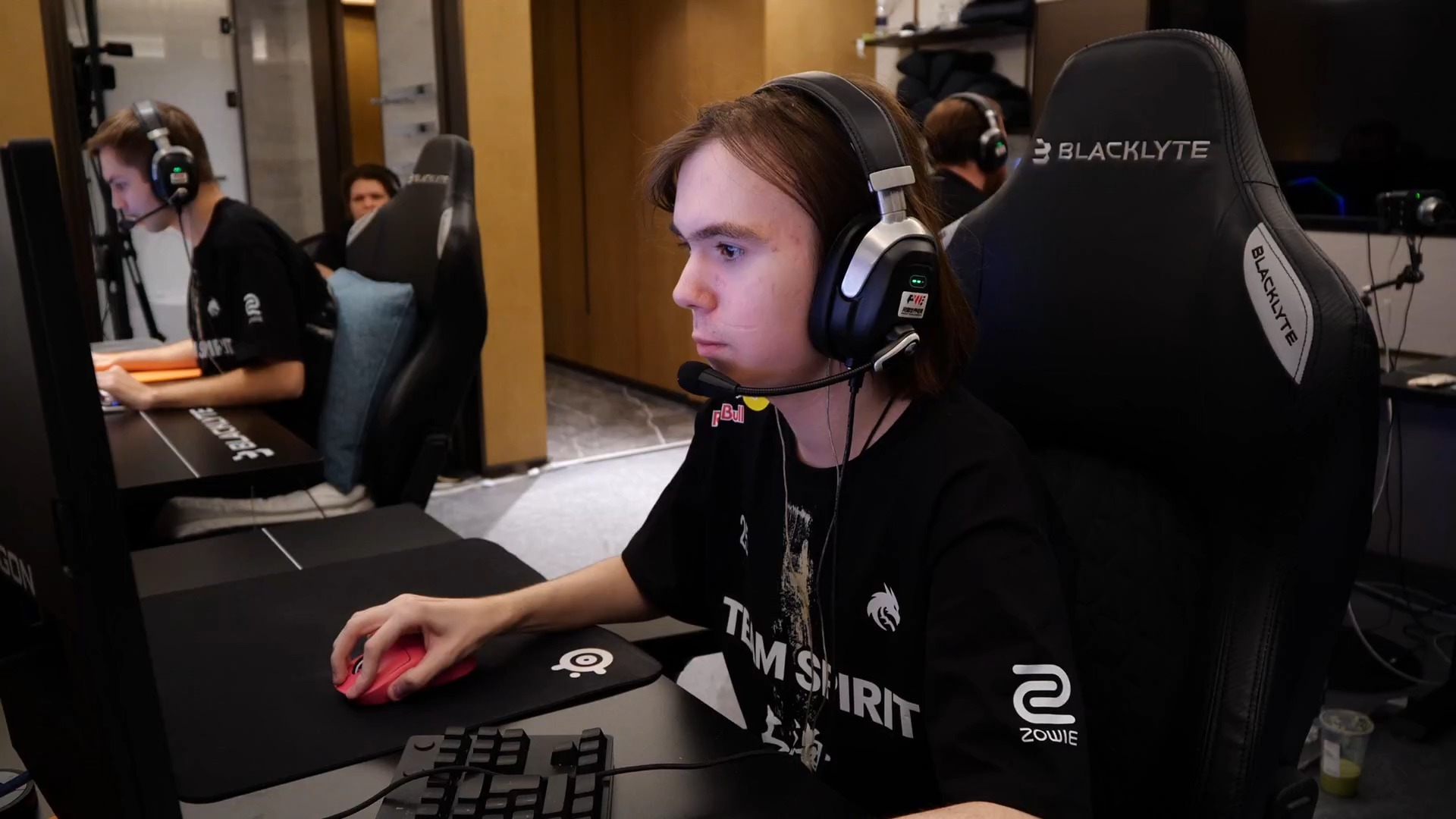 在激烈竞争 在激烈竞争