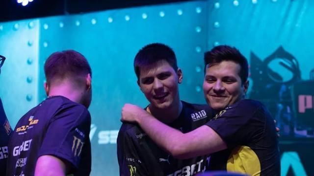 破损礼冠增 破损礼冠增